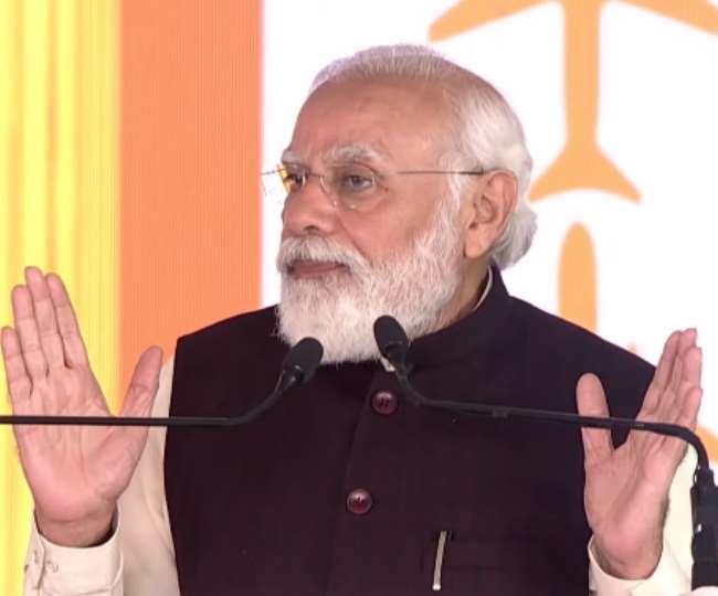 प्रधानमंत्री नरेंद्र मोदी ने गुरुवार को ग्रेटर नोएडा के जेवर में एशिया के सबसे बड़े एयरपोर्ट की नींव रखी।