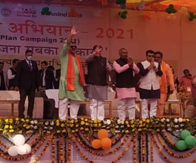 राज्य स्तरीय अभिमुखीकरण कार्यशाला को संबोधित करने पहुंचे मुख्यमंत्री पुष्कर सिंह धामी
