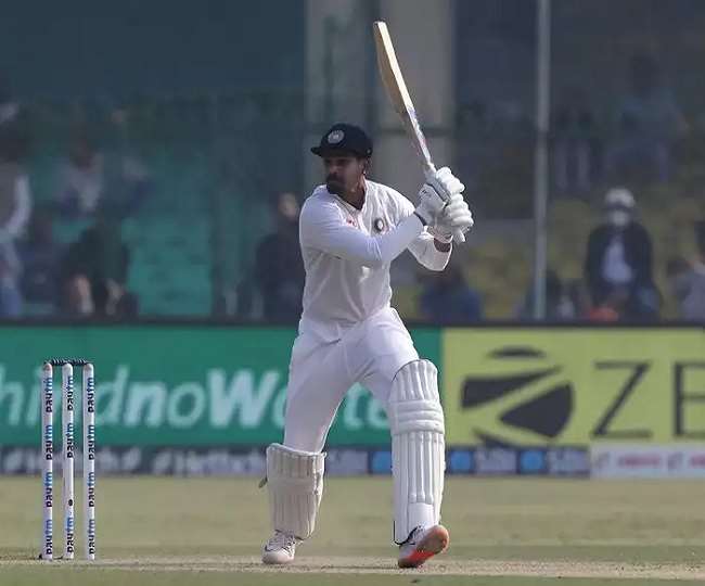 डेब्यू टेस्ट में ही श्रेयस अय्यर ने अर्धशतक लगाया (एपी फोटो)