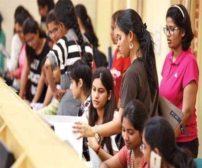 रफ कार्य के लिए कैट परीक्षा केंद्र के अंदर एक राइटिंग पैड और पेन उपलब्ध कराया जाएगा।