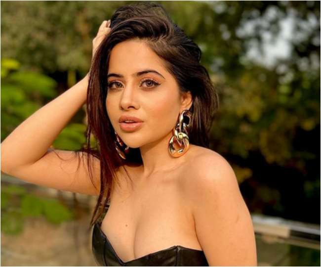 Bigg Boss OTT Contestants Urfi Javed Spotted In Front Open Hoodie Dress  Fans Says Nonsense Dressing Sense Photo And Fans Reaction Goes Viral On  Social M