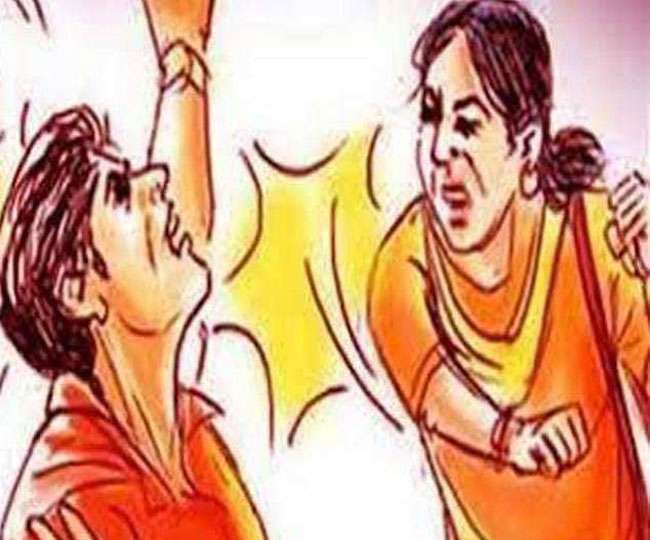 Woman beat up young man with slippers for molestation in Haridwar