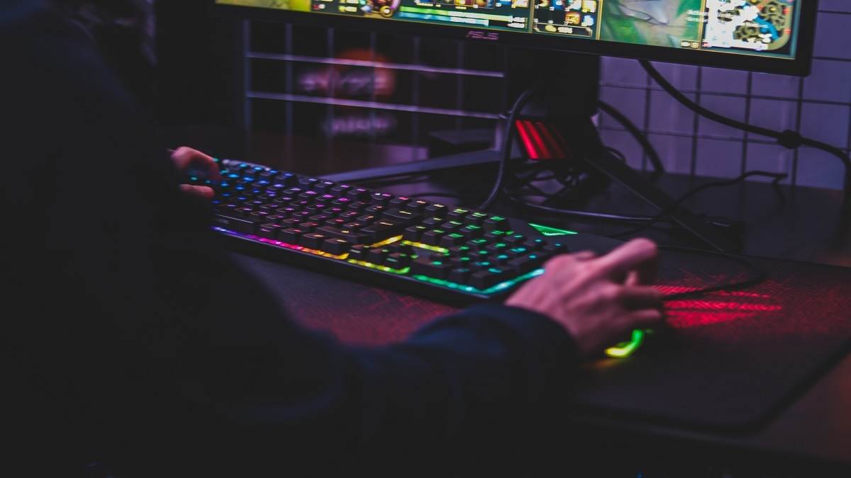 Best Gaming Keyboards: आरजीबी लाइट्स वाले इन कीबोर्ड के साथ आपका गेमिंग एक्सपीरियंस बनेगा दिलचस्प