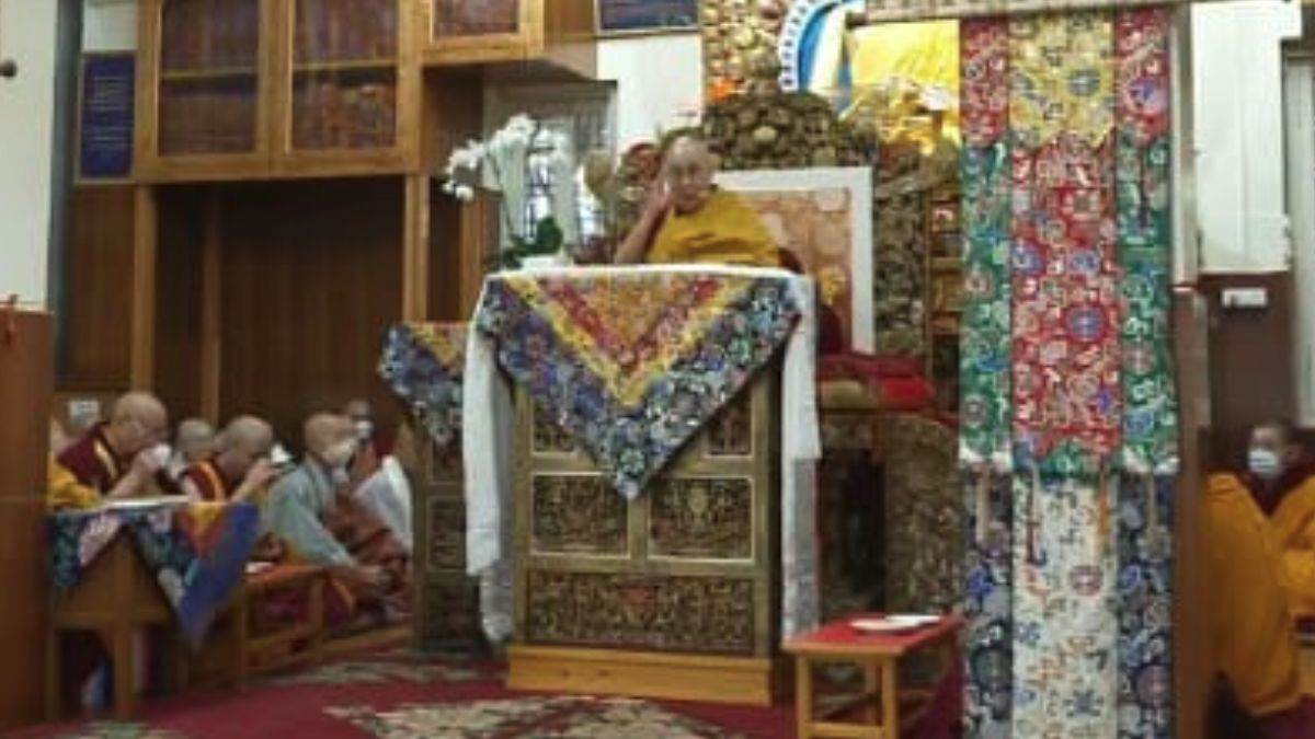 https://www.jagranimages.com/images/newimg/25112022/25_11_2022-dalai_lama_1_23227091_141524841.jpg