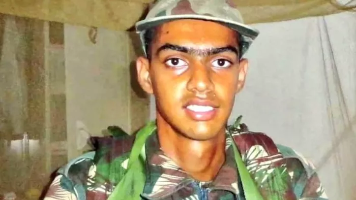 बेंगलुरु में बड़ी संख्या में लोगों ने शहीद कैप्टन प्रांजल को दी अंतिम विदाई