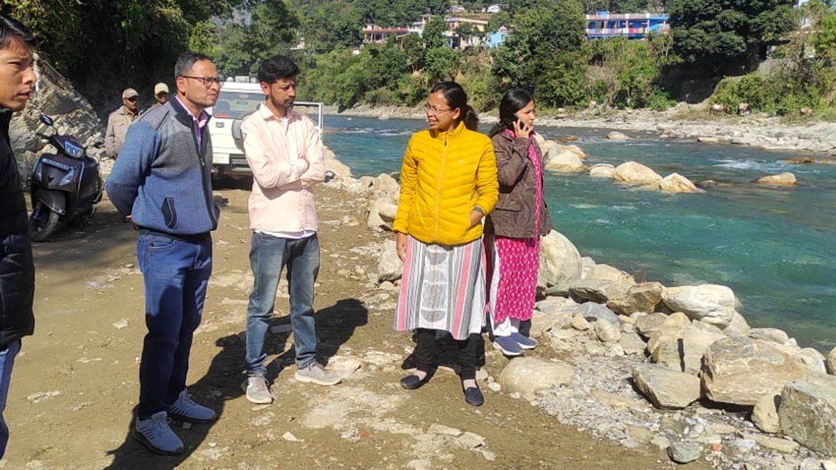https://www.jagranimages.com/images/newimg/25112023/25_11_2023-saryu_river_23589048.jpg