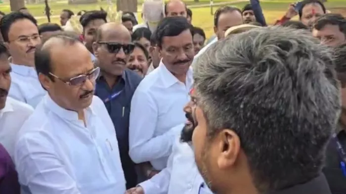 अजित पवार का भतीजे रोहित पर मजेदार तंज वायरल। फोटो- वीडियो फुटेज