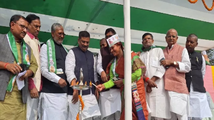 डुमरा के विश्वनाथपुर चौक स्थित जानकी विहार परिसर में JDU का जिला स्तरीय कार्यकर्ता सम्मेलन