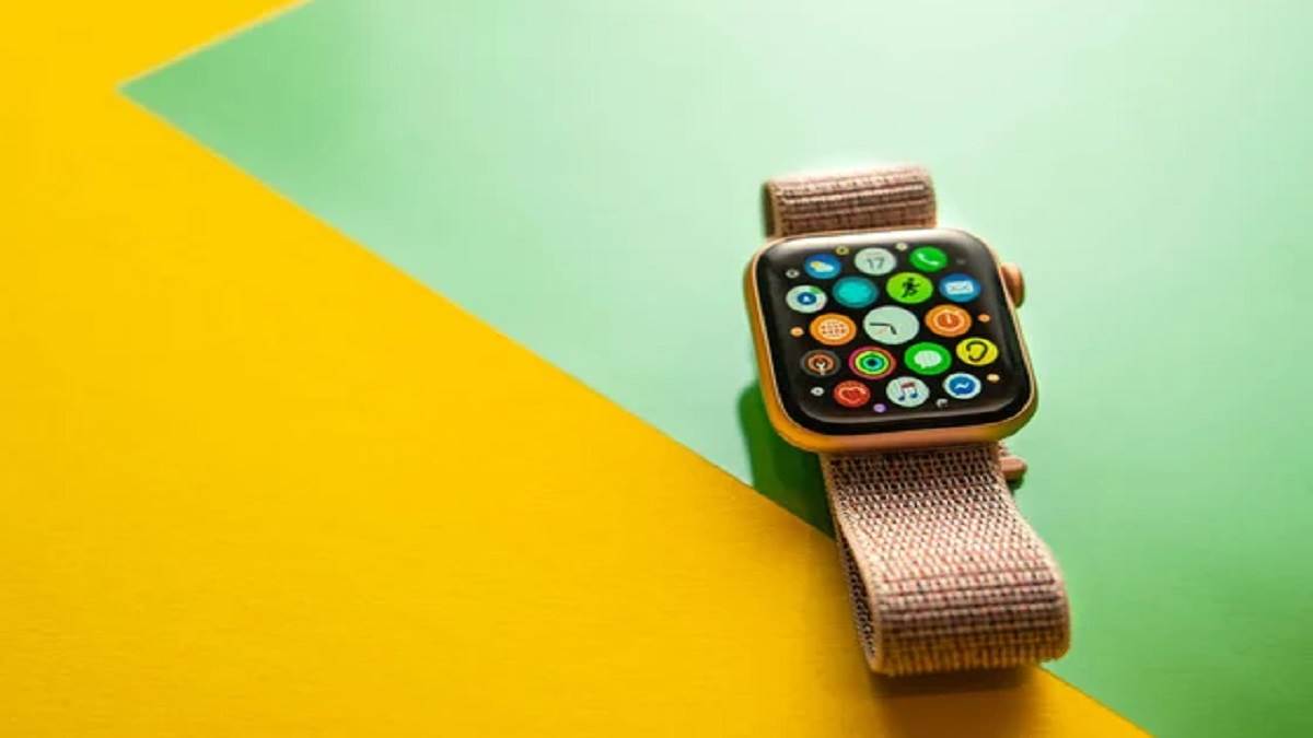 https://www.jagranimages.com/images/newimg/25112024/25_11_2024-cover-image-smartwatch-_girls_23837106.jpg
