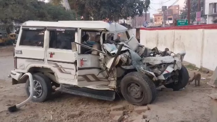 दुर्घटनाग्रस्त बोलेरो इसी में सवार पांच लोगों की चली गई थी जान। जागरण