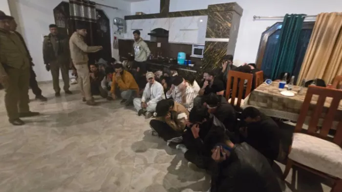 Dehradun House Party: दबिश देकर युवक-युवतियों को गिरफ्तार कर लिया। जागरण