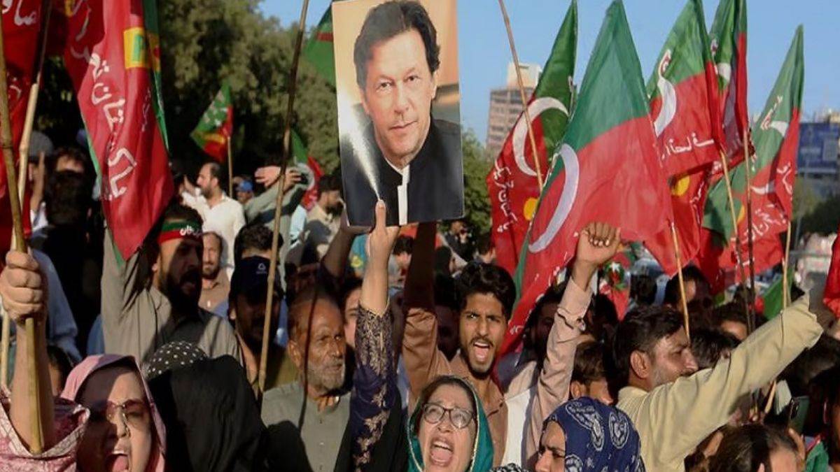 https://www.jagranimages.com/images/newimg/25112024/25_11_2024-imran_pak_protest_23836785.jpg