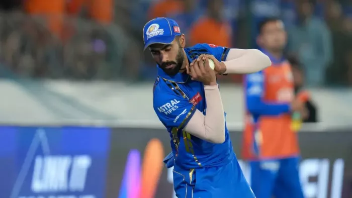 IPL Auction 2025: नमन धीर के लिए मुंबई इंडियंस ने लड़ी लड़ाई