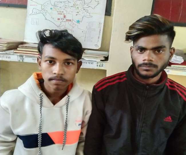 two youths arrested for snatching mobiles in telco of jamshedpur six mobiles recovered