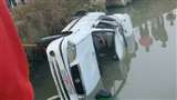 Accident In Lucknow: नाले में कार ग‍िरने से तीन दोस्‍तों की मौत
