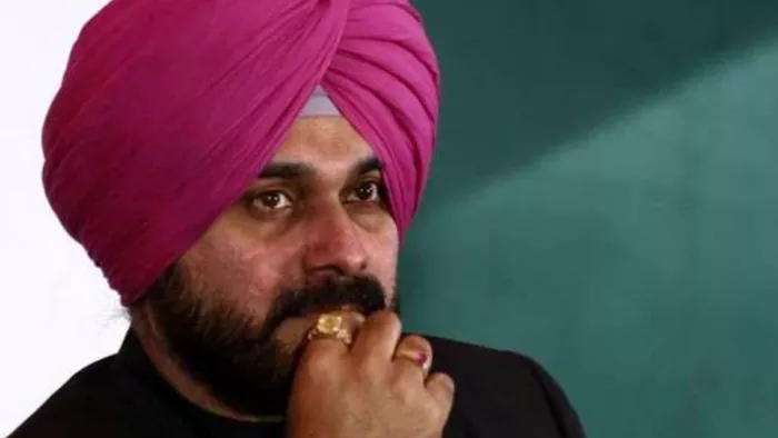 सिद्धू के समर्थन में लगाए पोस्टर, पार्टी ने समर्थकों के खिलाफ भी जारी किया नोटिस