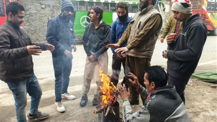 देश भर में बढ़ी ठंड। फ़ोटो- एएनआई