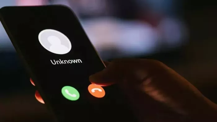 डीजी रेल की आवाज में उनके करीबी से खाते में मंगा लिए 2,00,000 रुपये