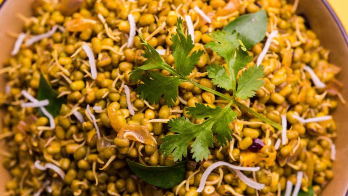 https://www.jagranimages.com/images/newimg/25122024/25_12_2024-moong_sprouts_recipes_23855000.jpg