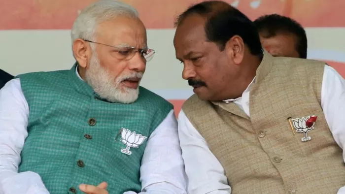 प्रधानमंत्री नरेंद्र मोदी के साथ रघुवर दास। PTI फाइल फोटो