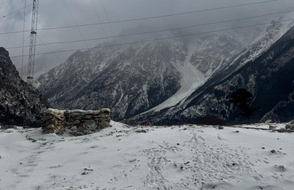 Uttarakhand Weather: बर्फ की मोटी चादर से ढके उच्च हिमालयी क्षेत्र के ...