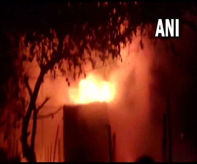 मुंबई के अंधेरी इलाके में गैस लीक होने से लगी आग, 3 लोग घायल