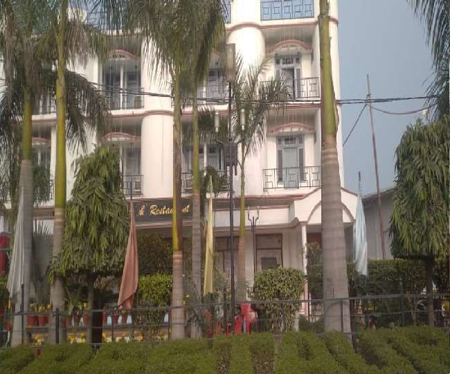 पूरनपुर के राम होटल में मंगलवार की रात हुई।