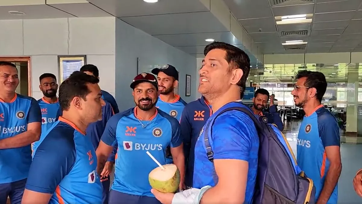 IND vs NZ T20I : भारतीय ड्रेसिंग रूम में अचानक पहुंचे MS Dhoni, हार्दिक एंड कंपनी से की मुलाकात