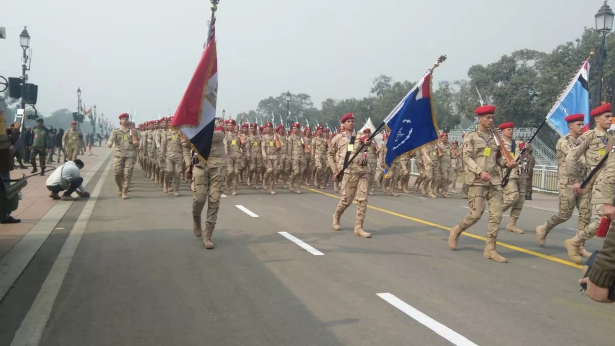 74वें गणतंत्र दिवस परेड में मिस्र की सेना दल ने किया मार्च।