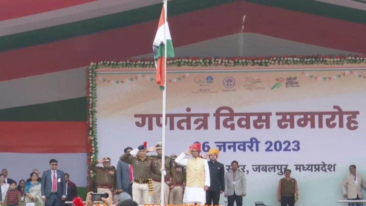 CM शिवराज ने जबलपुर में किया ध्वजारोहण