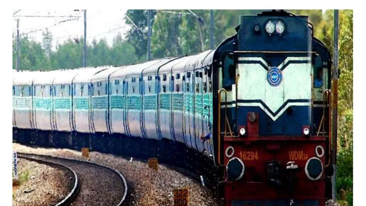 रेलवे द्वारा यात्रियों की सुविधा के लिए रेवाड़ी-फुलेरा-रेवाड़ी रेलसेवा का मदार स्टेशन तक विस्तार किया जा रहा है।