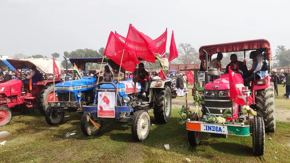 समस्तीपुर: शहीद किसानों को मुआवजा देने को लेकर किसानों ने निकाला ट्रैक्टर मार्च, जोर-शोर से उठाईं ये मांगें