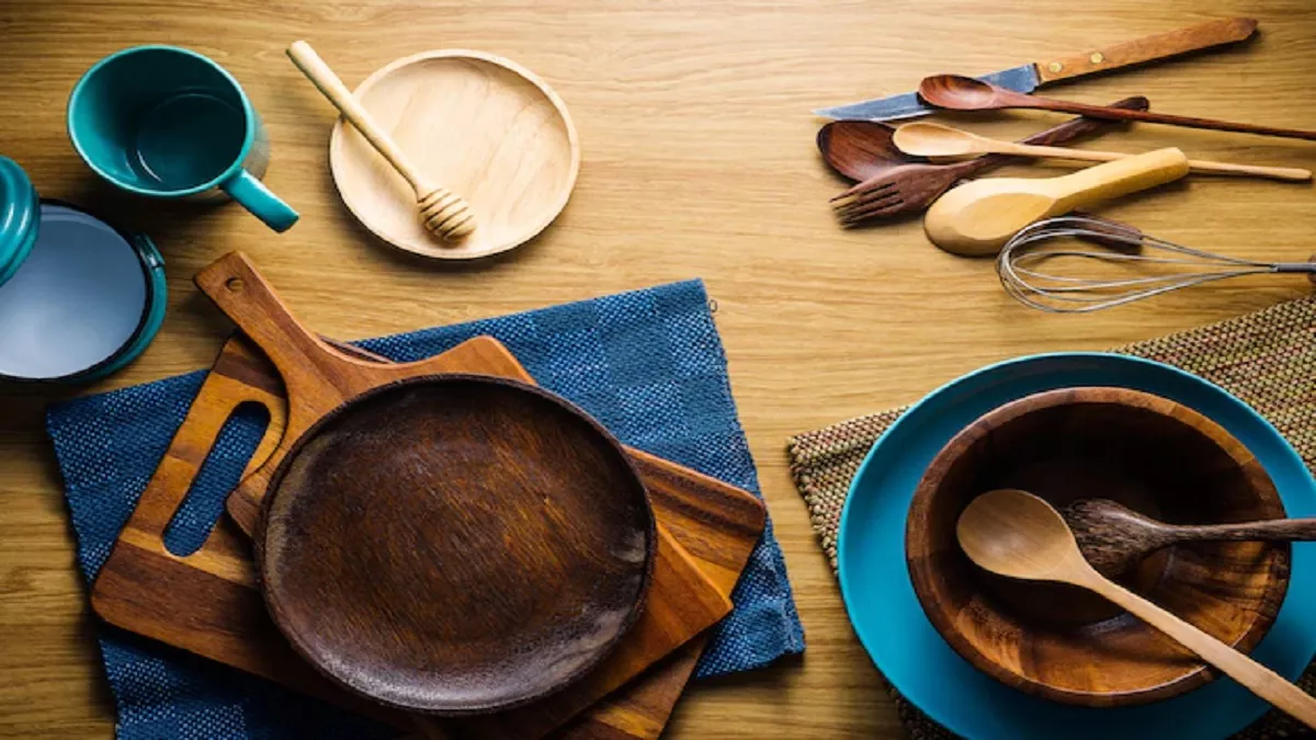 Wooden kitchenware: किचन में मौजूद वुडन कुकवेयर को साफ करने के लिए फॉलो करें ये आसान टिप्स