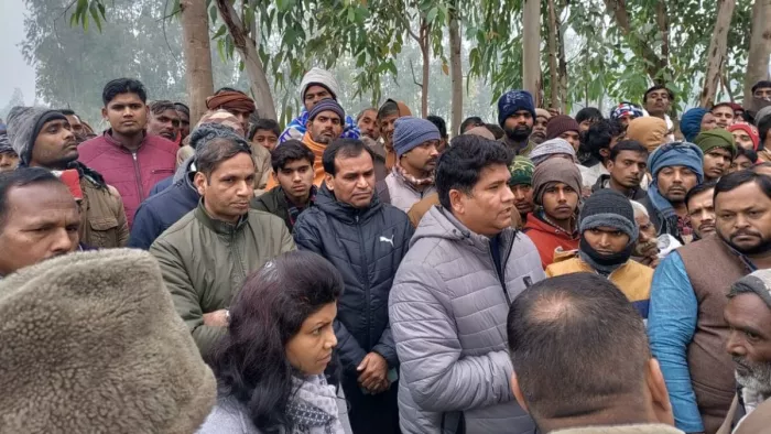 स्वजन ने मुआवजा लिए बिना अंत्येष्टि से किया इनकार, बरेली-फर्रुखाबाद राजमार्ग पर 12 लोगों की हो गई थी मौत