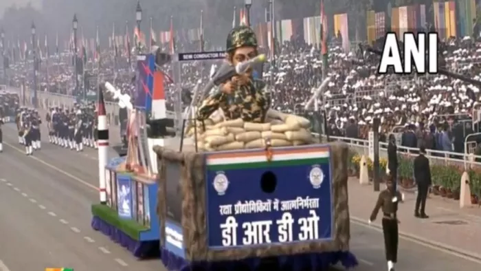 रक्षा अनुसंधान और विकास संगठन की झांकी में महिला सशक्तिकरण का प्रदर्शन (एएनआई)