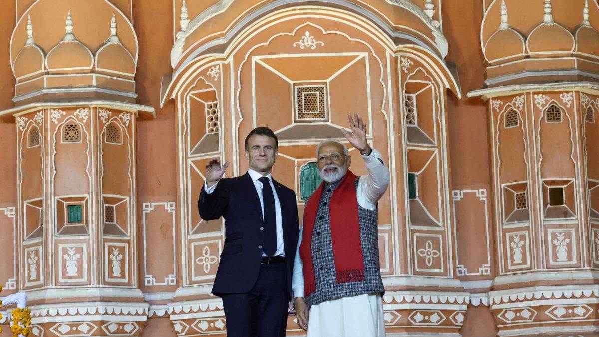 https://www.jagranimages.com/images/newimg/26012024/26_01_2024-macron_23638441.jpg
