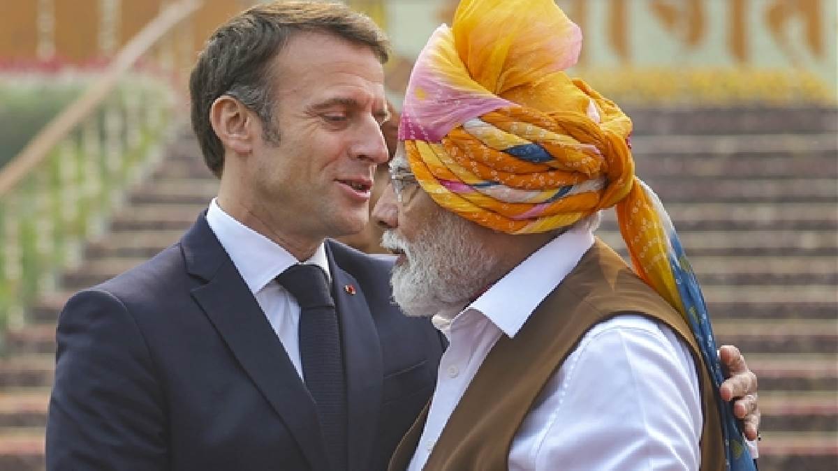 https://www.jagranimages.com/images/newimg/26012024/26_01_2024-modi_with_macron_23638938.jpg