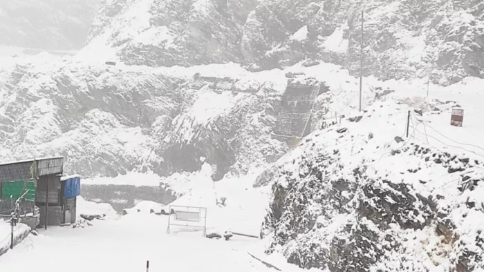 पर्यटकों का इंतजार खत्म! कश्मीर में अगले चार दिन तक यहां होगी बर्फबारी