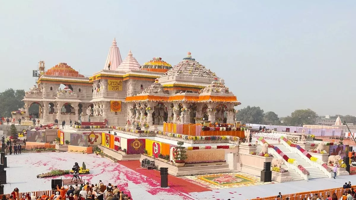 Ram Mandir की फोटो एडिट कर लगाए पाकिस्तान के झंडे, फिर पहुंची यूपी पुलिस और...