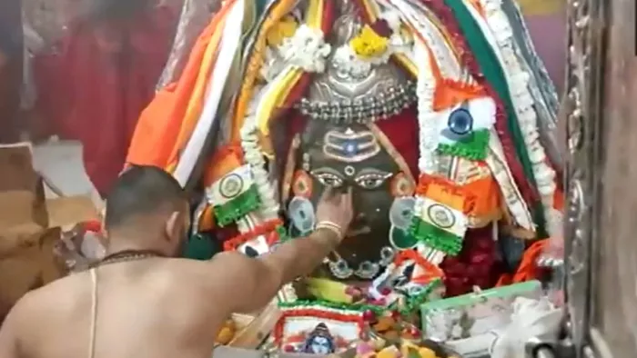 तिरंगे में लिपटे नजर आए बाबा महाकाल (फोटो-एएनआई)