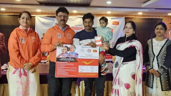 डाक सेवाओं के प्रचार-प्रसार के लिए निकली बाइक रैली का समापन। (तस्वीर जागरण)
