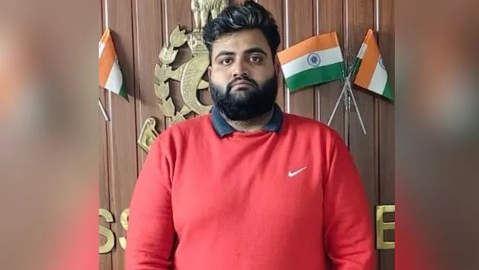 पुलिस की गिरफ्त में आरोपित। फोटो- जागरण