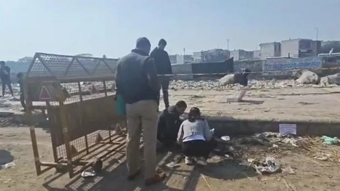 बैग में महिला का जला हुआ शव मिला है। जागरण फोटो