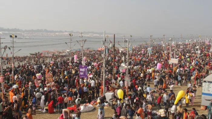 Maha Kumbh 2025: निर्मोही अनी अखाड़ा से जुड़े ये विदेशी सेक्टर-17 स्थित शक्तिधाम शिविर में पहुंचे हैं।
