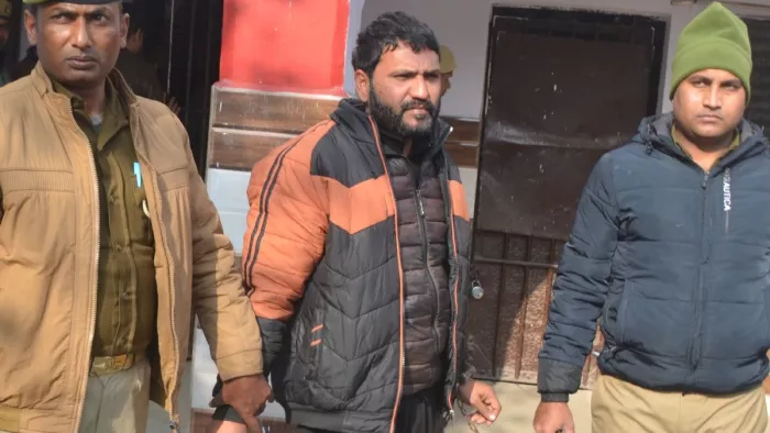 पुलिस ने गिरफ्तार किया है मुल्ला अफरोज।