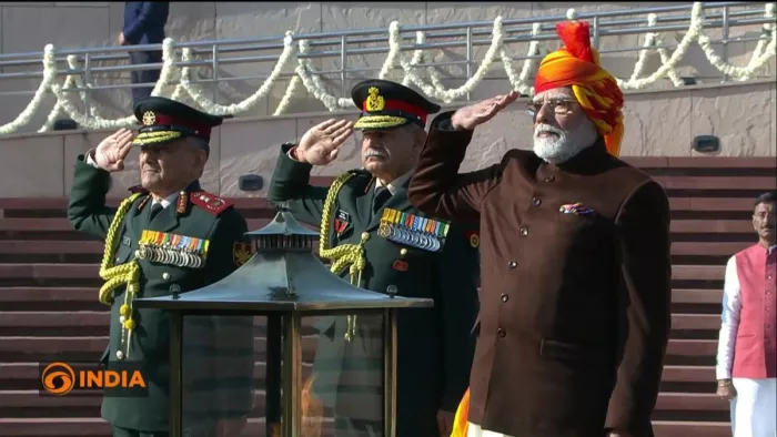 76वें Republic Day पर ऐसा है प्रधानमंत्री मोदी का लुक (Picture Courtesy: DD News)