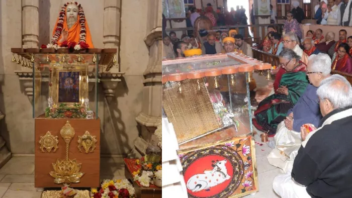 भागवत भवन में महर्षि वेदव्यास जी की प्रतिमा के समक्ष स्थापित स्वर्ण मंडित श्रीमद्भागवत जी । फोटो सौ. मंदिर प्रबंधन