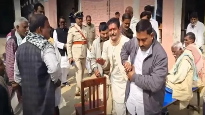 मुजफ्फरपुर में शराब के नशे में झंडा फहराने पहुंचा प्रधानाध्यापक