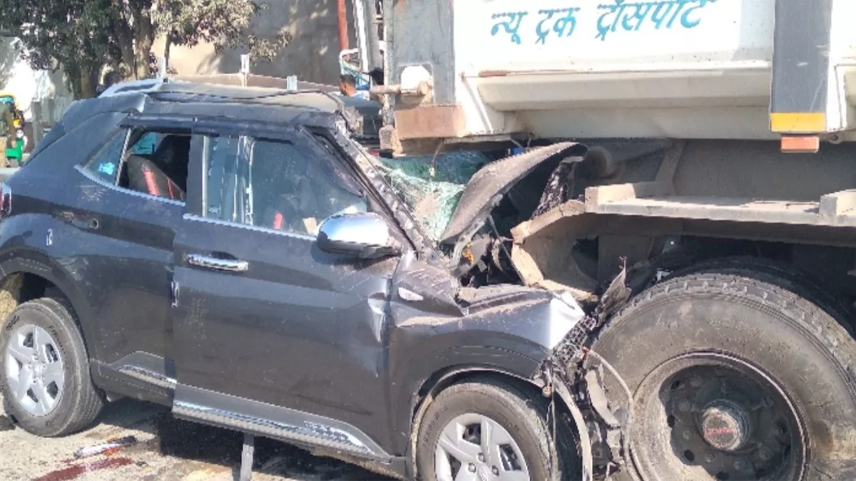 Varanasi Road Accident: हाईवे पर खड़े ट्रेलर से टकराई कार, फौजी पिता-पुत्री समेत तीन की मौत