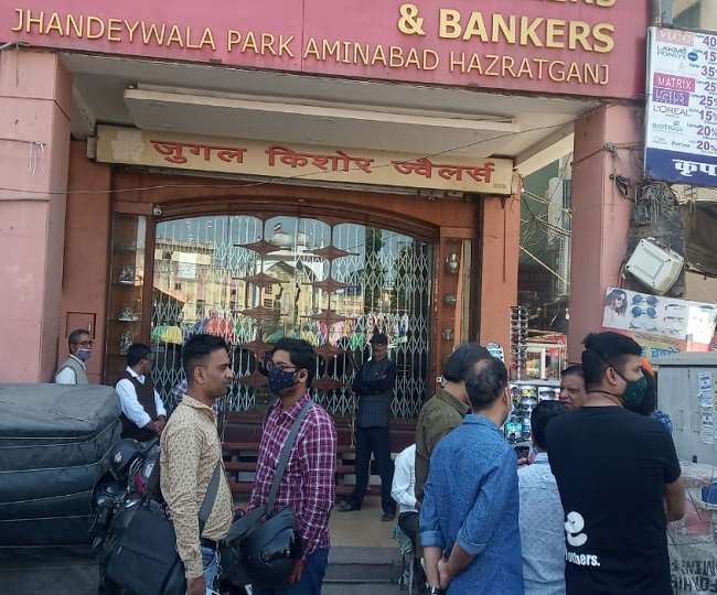 Lucknow Jugal Kishore Jewellers Theft: thieves take advantage of sleeping  police cut strong locker and steal Jugal Kishore Jewellery showroom